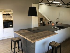 Matériaux de sol & murs de cuisine : résistance, esthétique, budget 