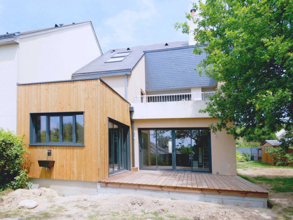 Extension bardage bois maison enduit