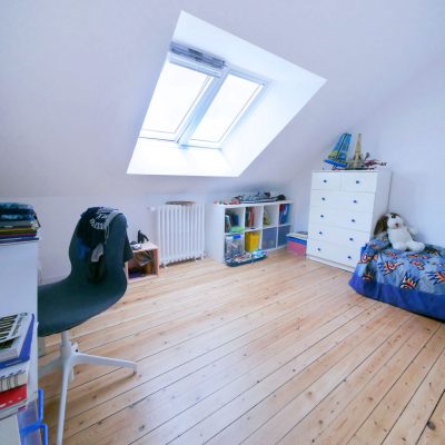 Chambre comble rangements velux