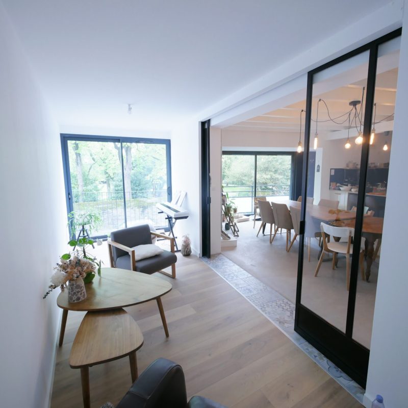 Pièce vie verrière atelier parquet