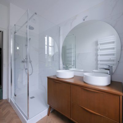 Salle de bain marbre double vasque douche italienne