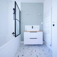 Salle de bain terrazzo verrière meuble blanc