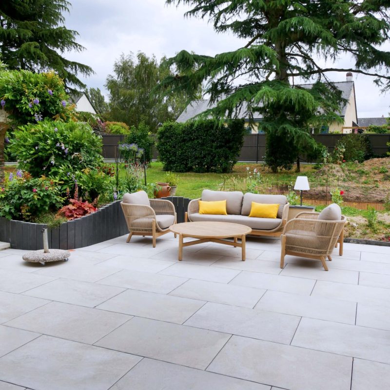 Terrasse jardin arbustes détente